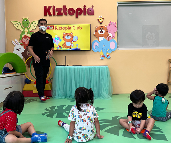 KPG_School-Visit-(600-x-500)-02 KPG_School-Visit-(600-x-500)-02